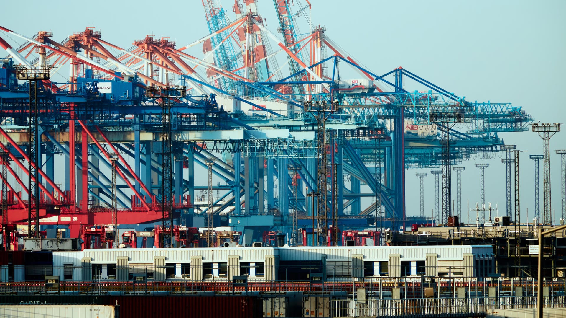 Deutsche Wirtschaft: Die Konjunkturentwicklung wurde den Angaben zufolge zum Jahresende 2019 vom Außenhandel gedämpft. Deutsche Wirtschaft: Die Konjunkturentwicklung wurde den Angaben zufolge zum Jahresende 2019 vom Außenhandel gedämpft.