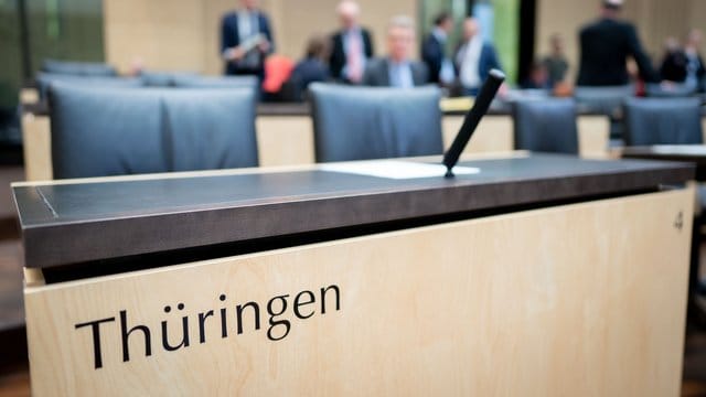 Politisches Novum: Erstmals seit der Wiedervereinigung ist Thüringen bei einer Bundesratssitzung nicht vertreten. Politisches Novum: Erstmals seit der Wiedervereinigung ist Thüringen bei einer Bundesratssitzung nicht vertreten.