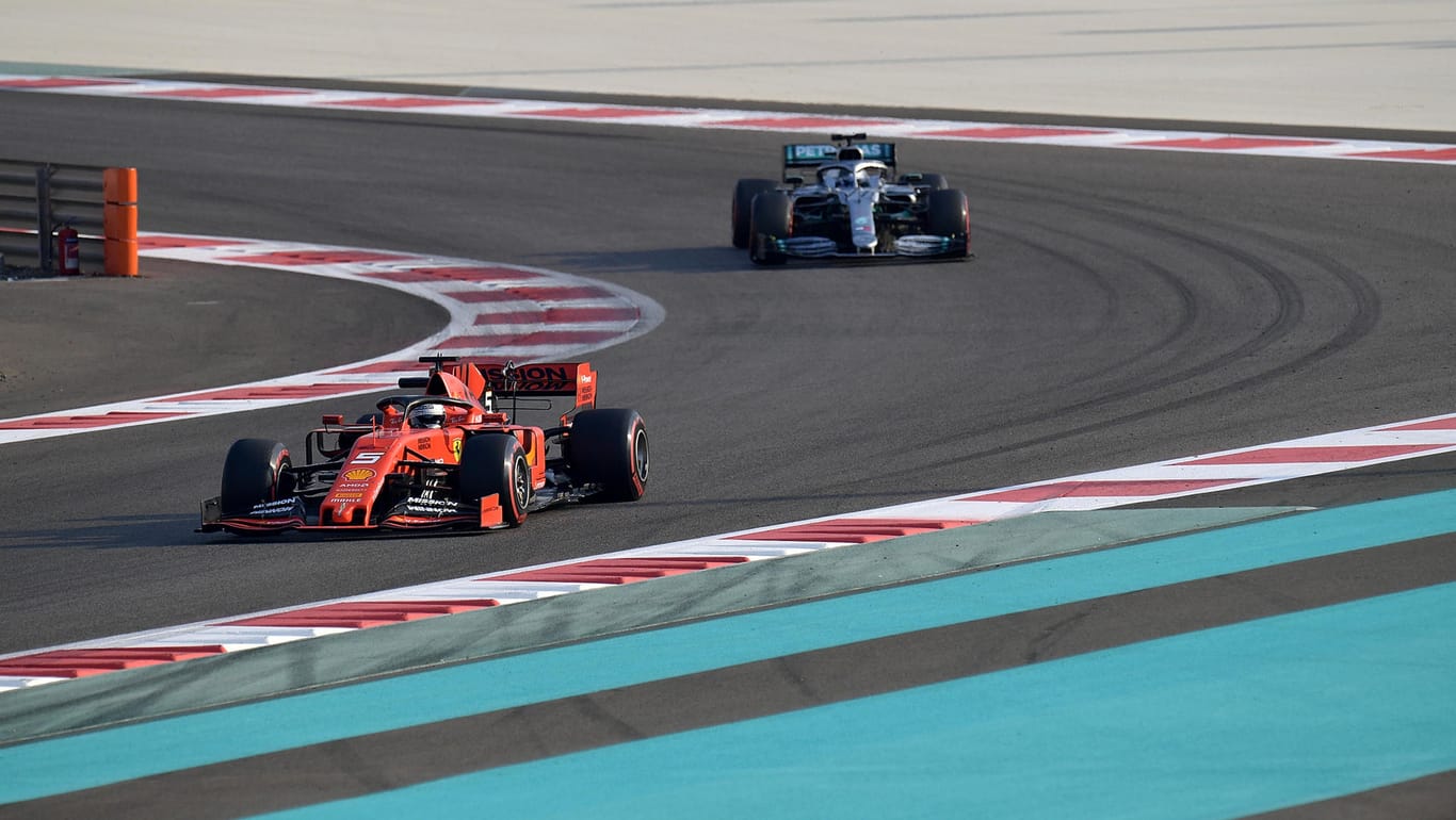 Sebastian Vettel (l.): Um eine Absage des Rennens in Vietnam muss sich der deutsche Formel-1-Star keine Sorgen machen.
