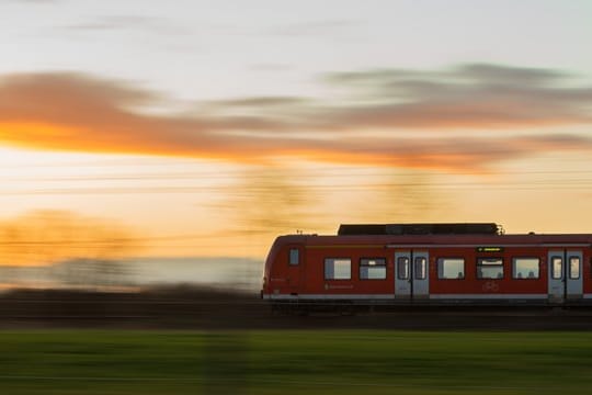 Der Bund stockt seine Milliarden-Zuschüsse für den Regionalverkehr mit Bussen und Bahnen in ganz Deutschland deutlich auf.