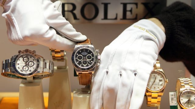 Ob eine Uhr eine gute Wertanlage ist, stellt sich meist erst nach langer Zeit heraus. Ob eine Uhr eine gute Wertanlage ist, stellt sich meist erst nach langer Zeit heraus.