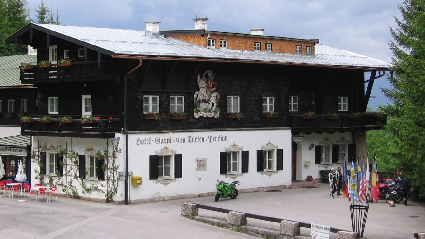 Das Hotel "Zum Türken": Vom Hotel aus hat man auch Zugang zu Haftzellen und zum Bunker im Obersalzberg (Archivbild).