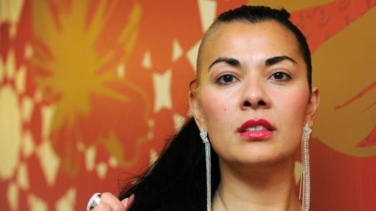 Die Rapperin Reyhan Sahin alias Lady Bitch Ray spricht über Minikameras auf Damentoiletten.