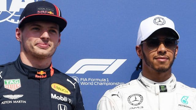 Kampfansagen, wie die von Red-Bull-Pilot Max Verstappen (l), sind für Lewis Hamilton ein "Zeichen von Schwäche". Kampfansagen, wie die von Red-Bull-Pilot Max Verstappen (l), sind für Lewis Hamilton ein "Zeichen von Schwäche".