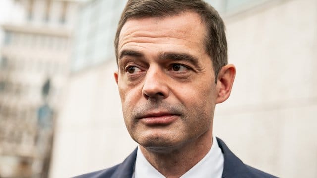 Der Thüringer CDU-Chef Mike Mohring hat als Konsequenz aus der Krise bei der Regierungsbildung in Thüringen seinen Rückzug als Landesparteichef angekündigt. Der Thüringer CDU-Chef Mike Mohring hat als Konsequenz aus der Krise bei der Regierungsbildung in Thüringen seinen Rückzug als Landesparteichef angekündigt.