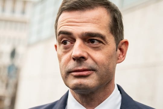 Der Thüringer CDU-Chef Mike Mohring hat als Konsequenz aus der Krise bei der Regierungsbildung in Thüringen seinen Rückzug als Landesparteichef angekündigt.