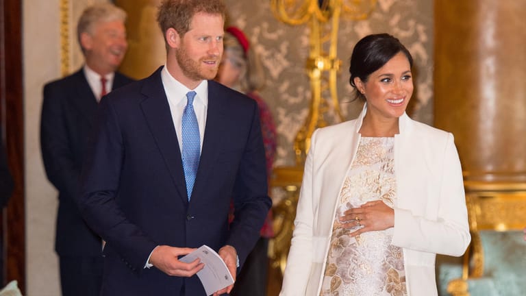 März 2019: Harry und die schwangere Meghan bei einem Empfang im Buckingham-Palast.