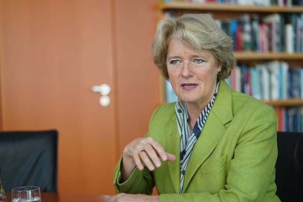 Monika Grütters (CDU) während eines dpa-Interviews in ihrem Büro im Bundeskanzleramt.