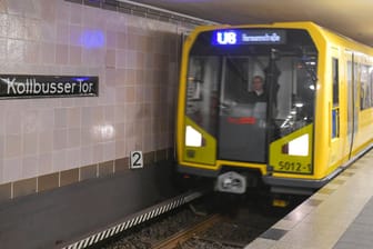 U-Bahnlinie U8 in Berlin (Symbolbild): Auf diesen Gleisen könnten in der Zukunft Pakete transportiert werden.