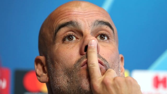 Der Vertrag von Manchester Citys Trainer Pep Guardiola läuft 2021 aus. Der Vertrag von Manchester Citys Trainer Pep Guardiola läuft 2021 aus.
