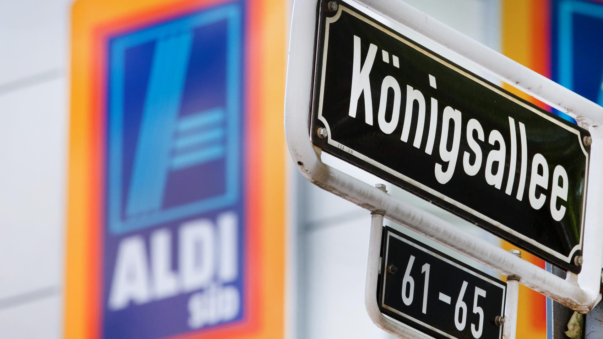 Aldi Süd in der Düsseldorfer Königsallee: Mit der Erfindung des Discounters hat Aldi-Gründer Karl Albrecht den Lebensmittelhandel revolutioniert.