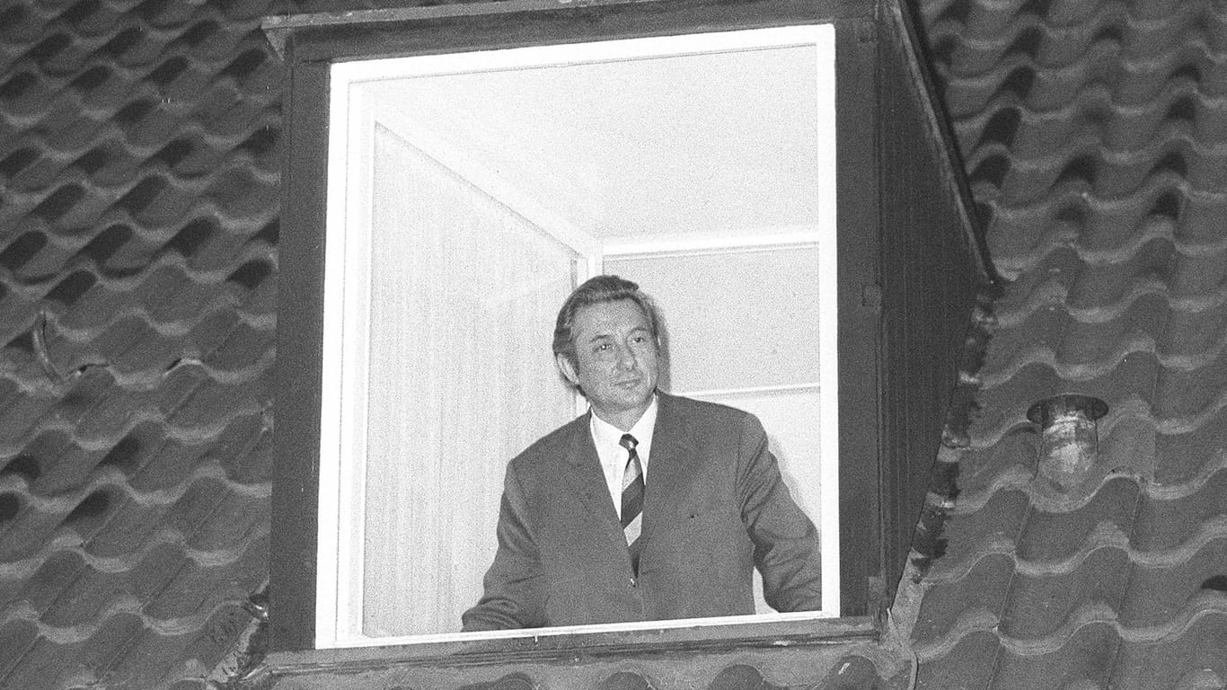 Theo Albrecht (1922–2010): Der Bruder von Karl Albrecht war 1971 gekidnappt worden. Sieben Million D-Mark Lösegeld wurden erpresst. Das Foto zeigt Theo Albrecht kurz nach der Entlassung durch seine Entführer.