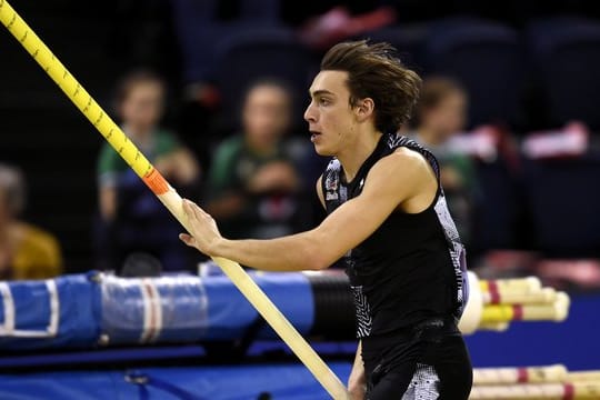 Stabhochspringer Armand Duplantis verbesserte seinen eigenen Weltrekord auf 6,18 Meter.