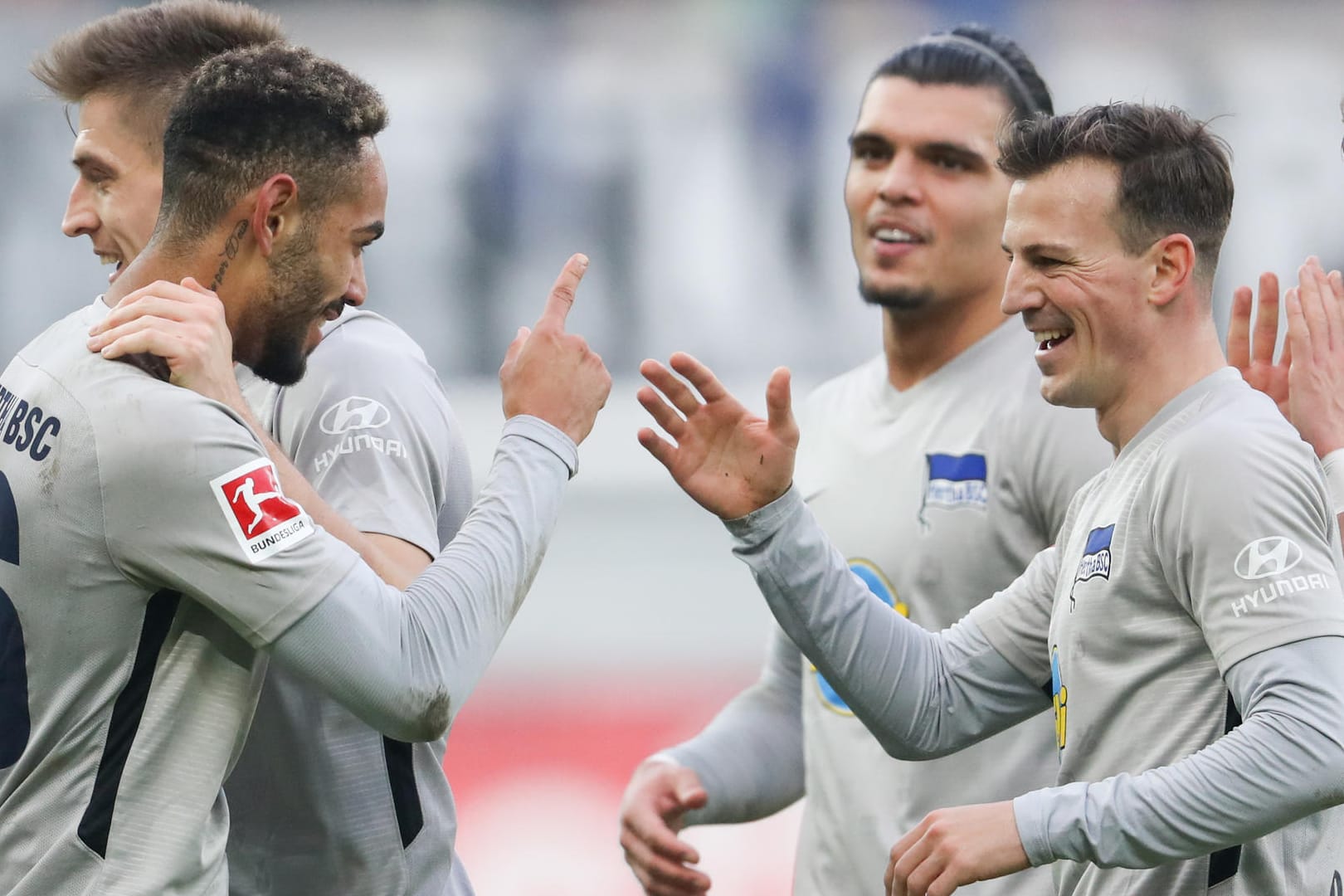 Jubel bei Hertha-Neuzugang Cunha (li.) und seinen Teamkollegen.