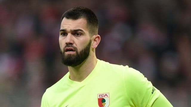 Augsburgs Torwart Tomas Koubek patzte gegen den SC Freiburg.