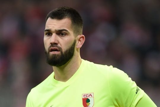 Augsburgs Torwart Tomas Koubek patzte gegen den SC Freiburg.