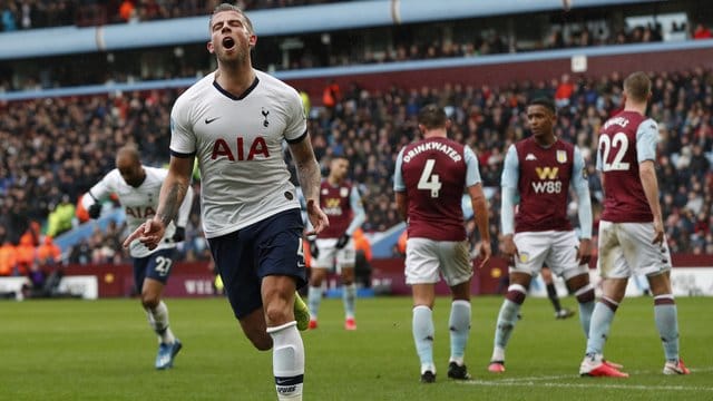 Tottenhams Toby Alderweireld freut sich über das erste Tor seiner Mannschaft. Tottenhams Toby Alderweireld freut sich über das erste Tor seiner Mannschaft.