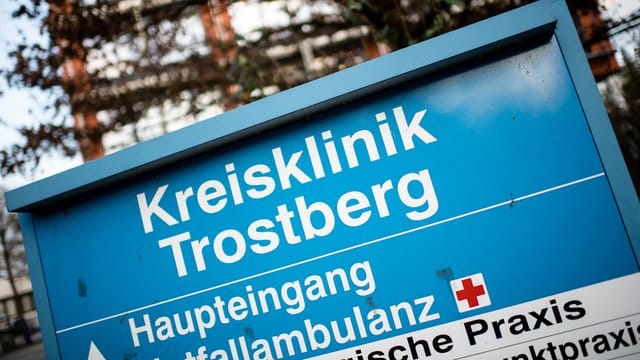 In der Kreisklinik Trostberg wurden mehrere mit dem Coronavirus infizierte Menschen behandelt. In der Kreisklinik Trostberg wurden mehrere mit dem Coronavirus infizierte Menschen behandelt.