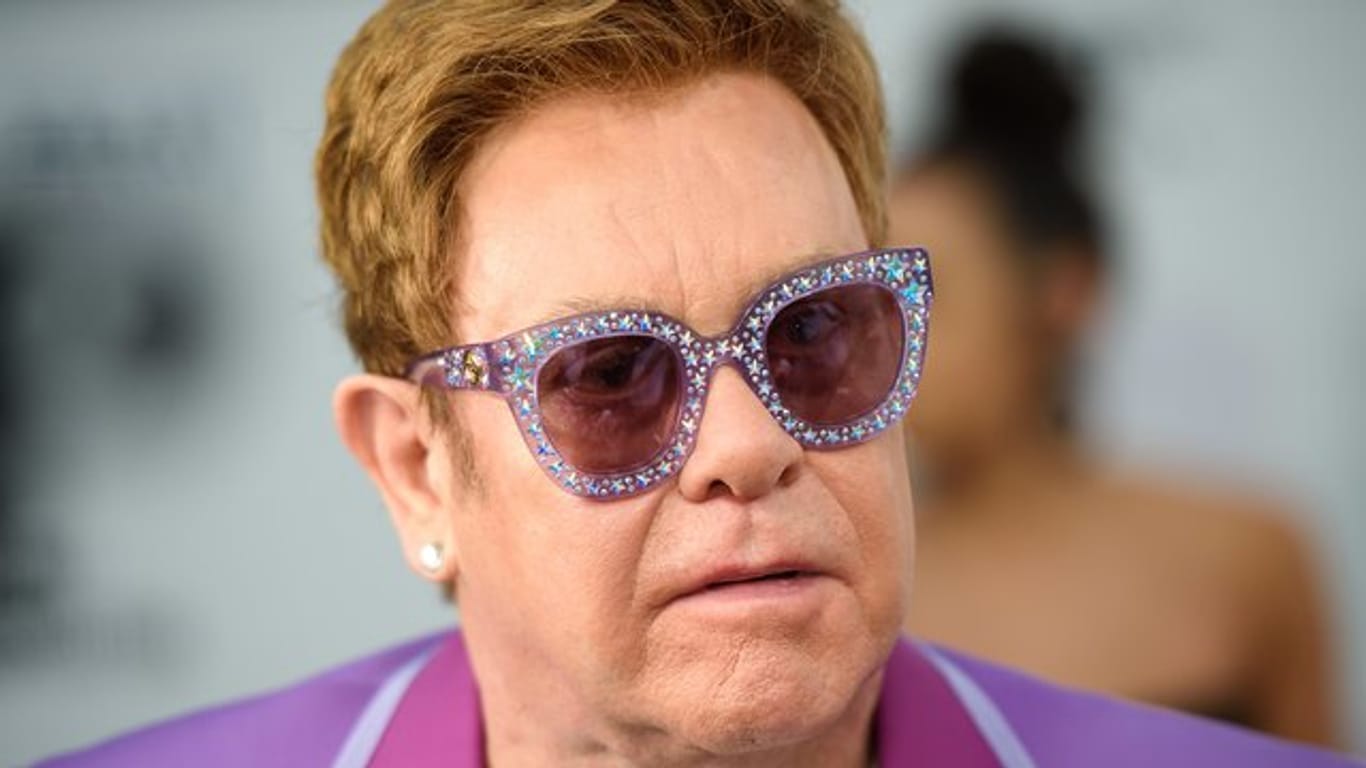 Elton John kann seine Tour fortsetzen.