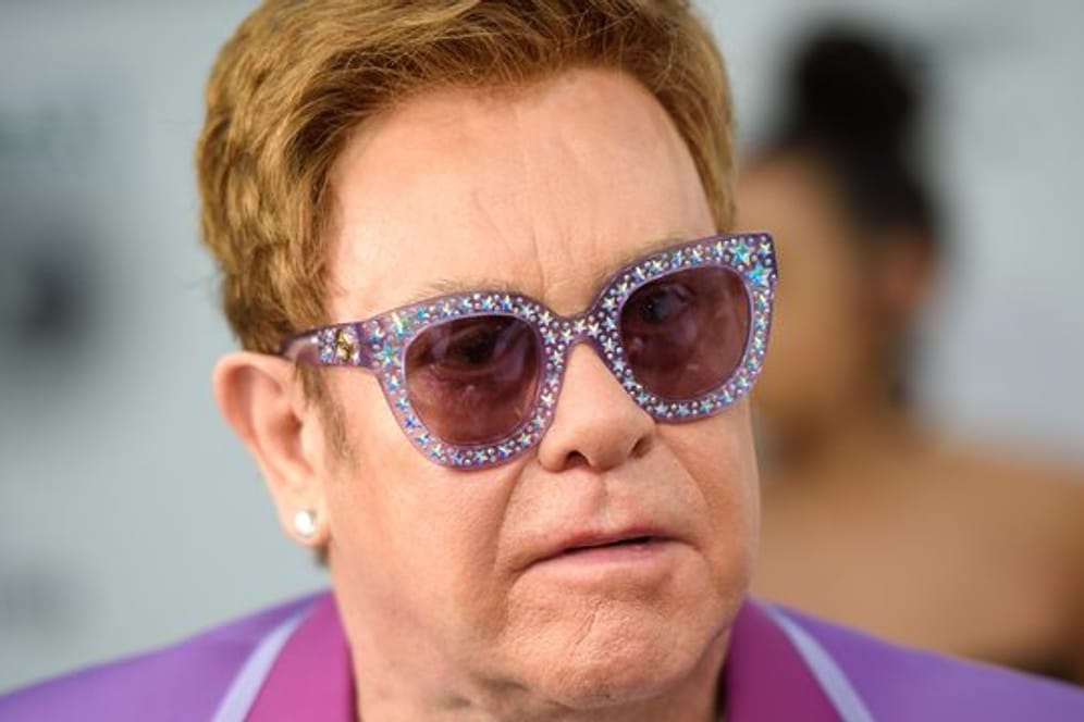 Elton John kann seine Tour fortsetzen.