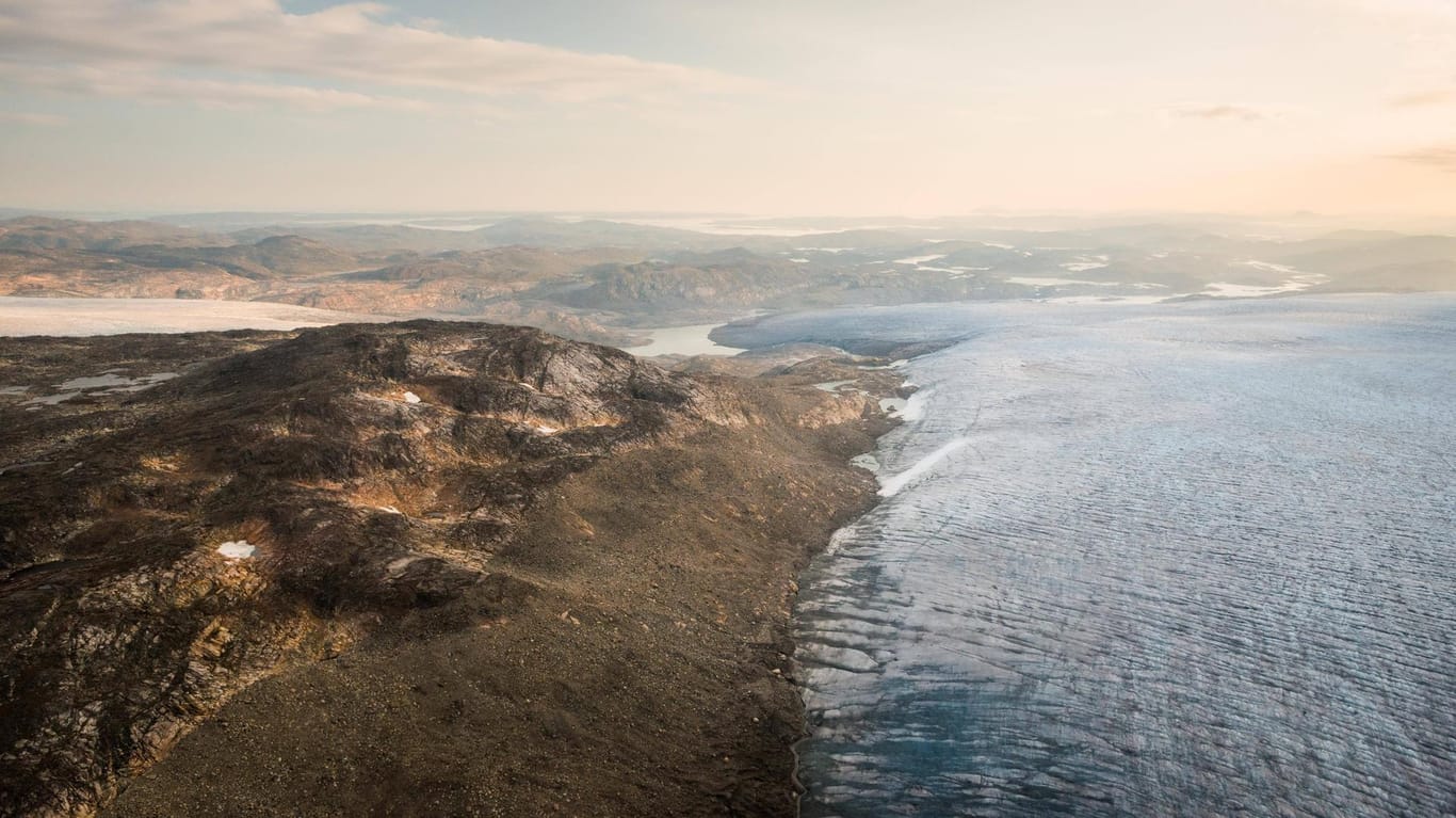 Das Inlandeis auf Grönland: Bisher haben neun Projekte Lizenzen zum Export von Wasser erhalten. (Archivbild)