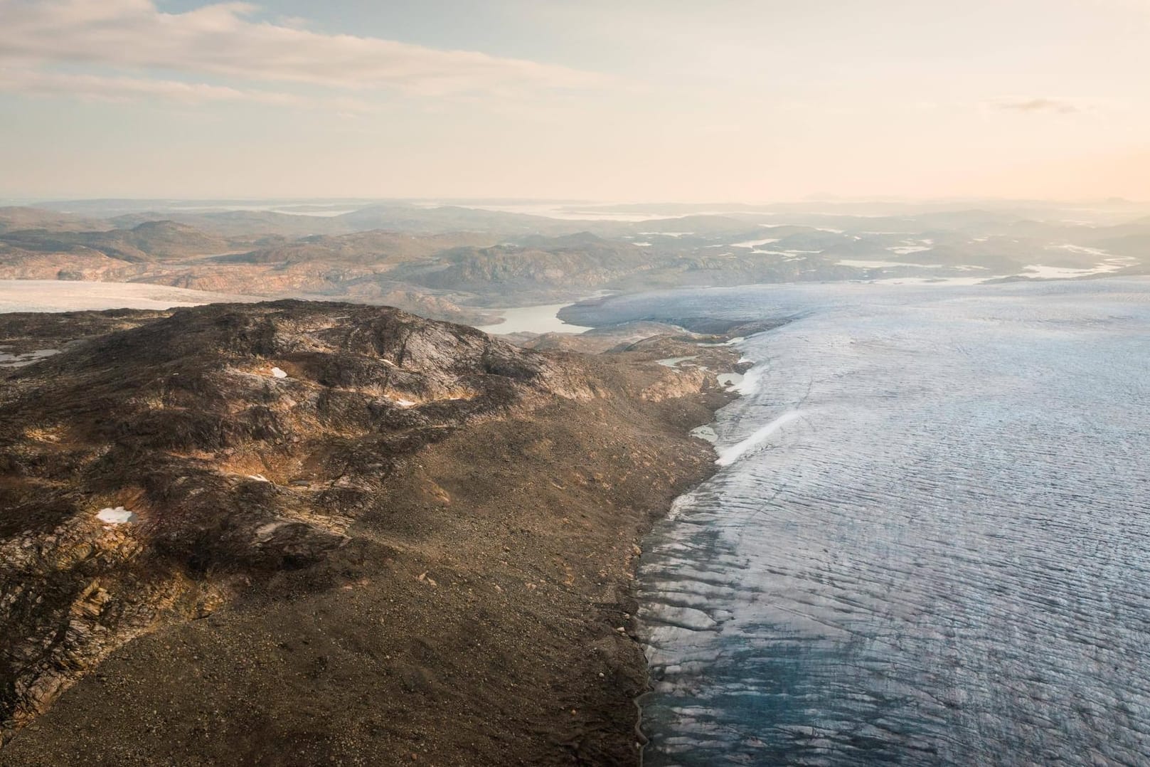 Das Inlandeis auf Grönland: Bisher haben neun Projekte Lizenzen zum Export von Wasser erhalten. (Archivbild)