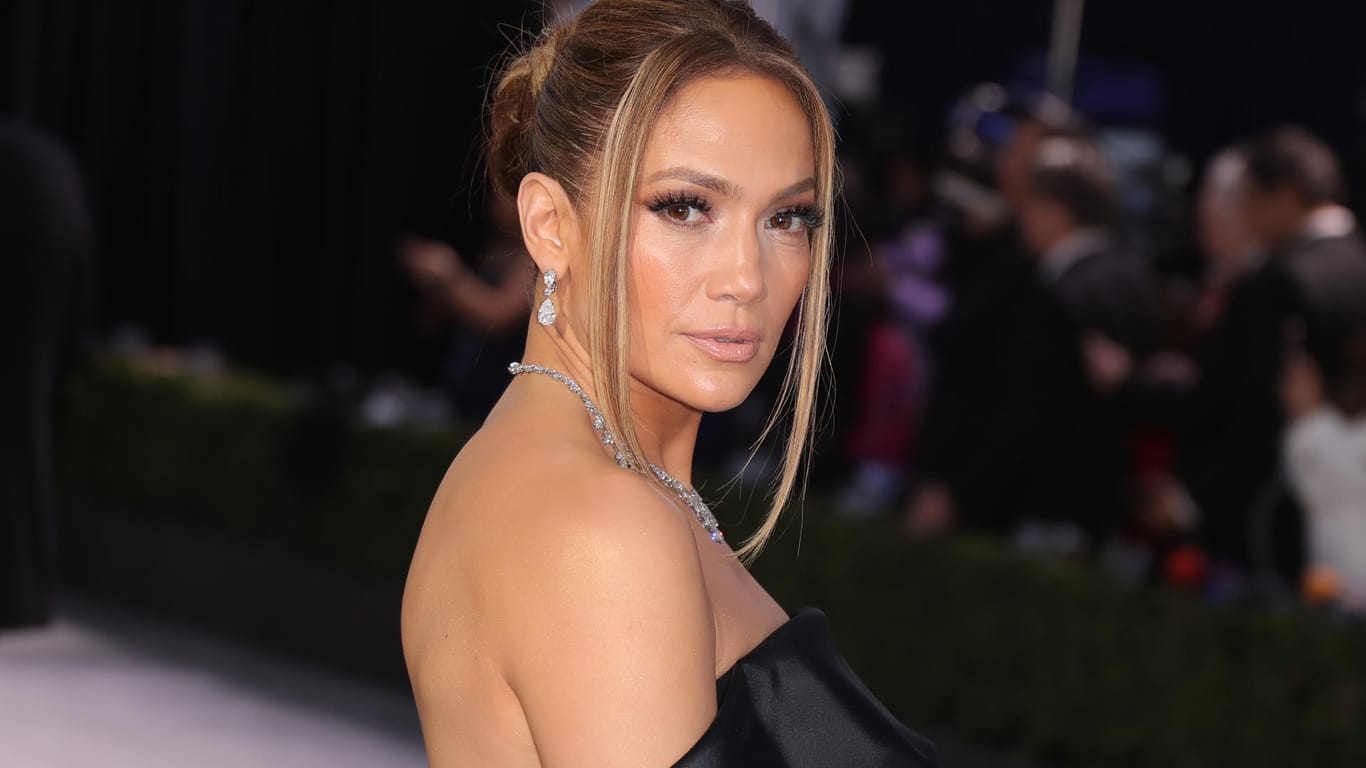 Jennifer Lopez: Die Sängerin hat aufgetankt und zeigt ihren Fans ein Bikinifoto.