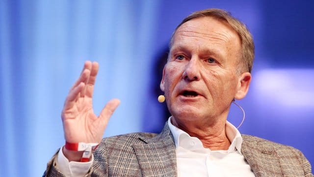 Hans-Joachim Watzke spricht auf einem Kongress