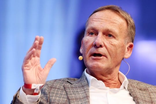 Hans-Joachim Watzke spricht auf einem Kongress