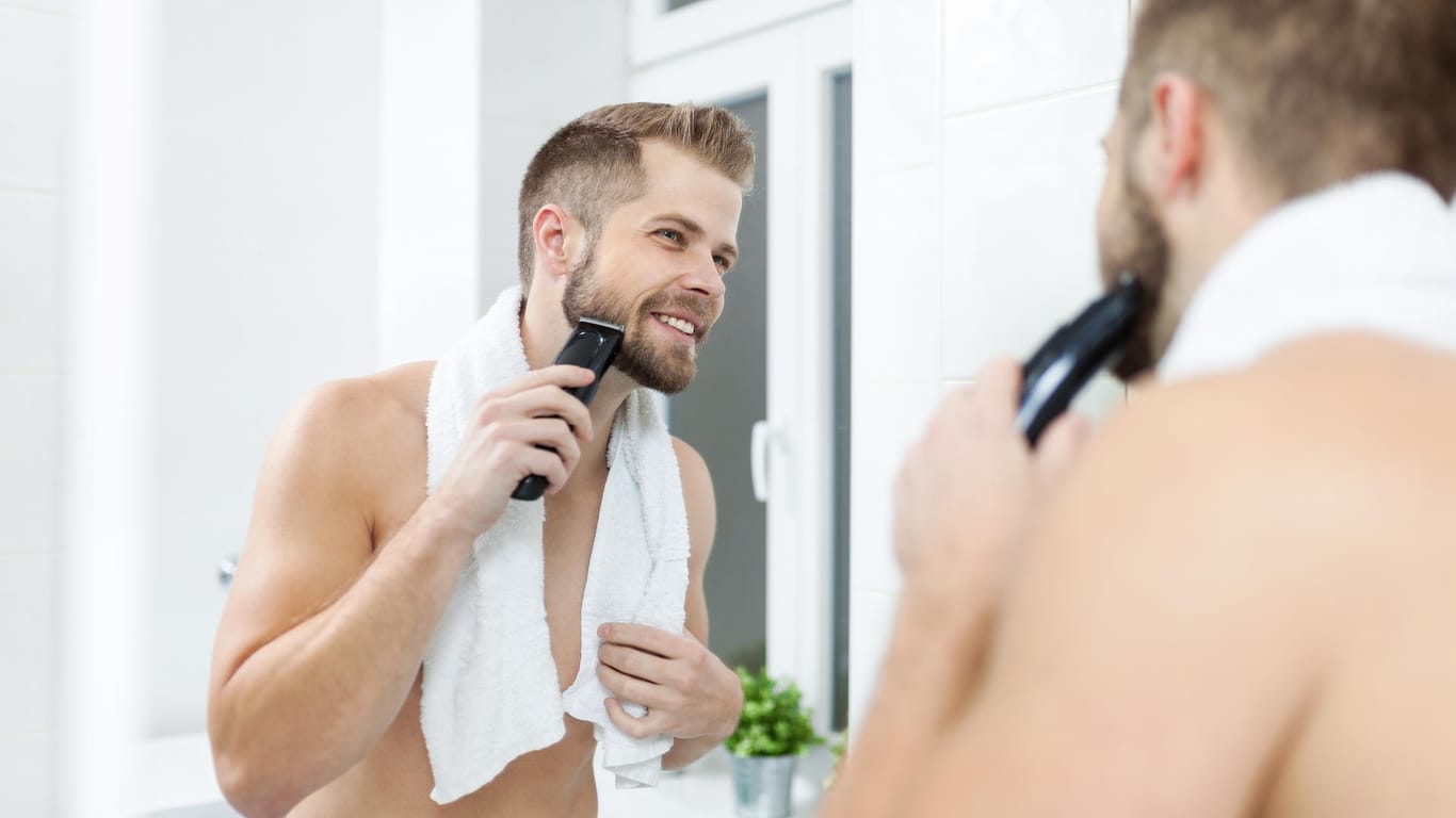 Das perfekte Männer-Styling: Mit dem 14-in-1 Multigroom-Set von Philips können Sie trimmen, rasieren und stylen. Dieses und weitere Beauty-Angebote bei Amazon finden Sie hier.