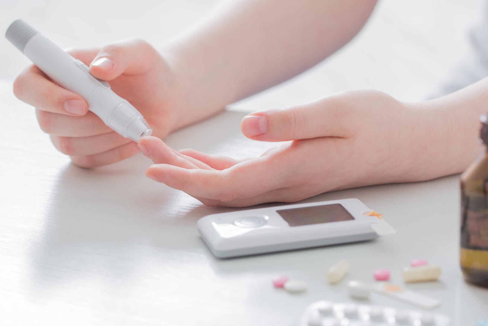 Für Diabetiker ist die Kontrolle des Blutzuckerspiegels ein fester Bestandteil der täglichen Routine.