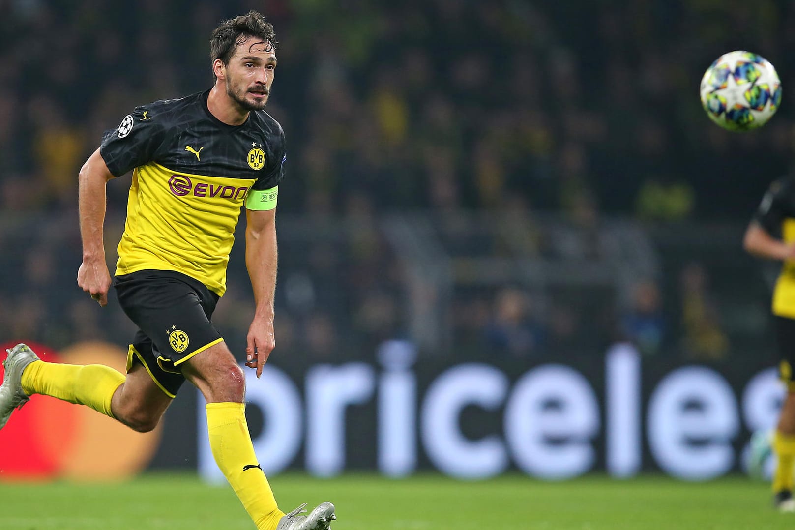 Mats Hummels: Kann er mit seinen Nebenleuten die Super-Offensive von Paris in Schach halten?