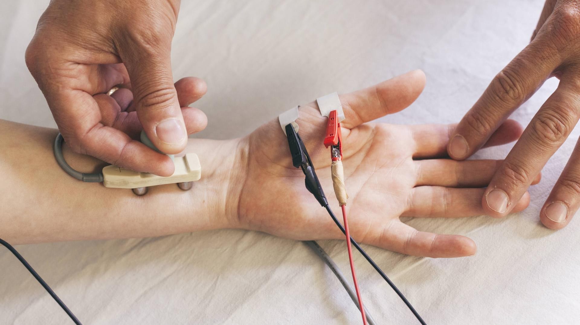 Elektrokrampftherapie: Das Landgericht wies zunächst die Beschwerde des Patienten und seiner Mutter zurück. (Symbolbild)