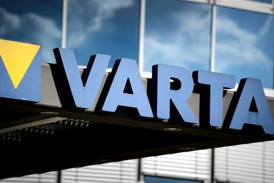 Der Bedarf nach kabellosen Kopfhörern treibt den Umsatz von Varta. Der Bedarf nach kabellosen Kopfhörern treibt den Umsatz von Varta.