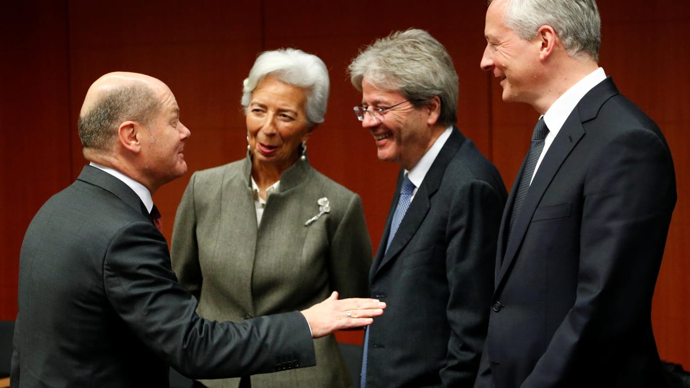 Finanzminister Olaf Scholz, EZB-CheChristine Lagarde, EU-Wirtschaftskommissar Paolo Gentiloni und der französische Wirtschaftsminister Bruno Le Maire: Vor dem Sondergipfel am Mittwoch gibt es noch reichlich Klärungsbedarf.