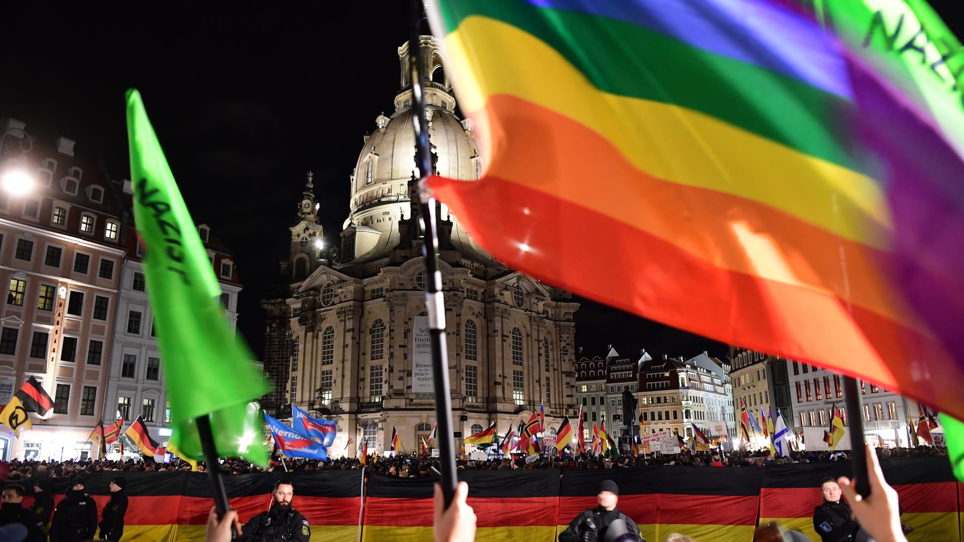 4.000 Menschen bei Pegida – 3.000 Gegendemonstranten.