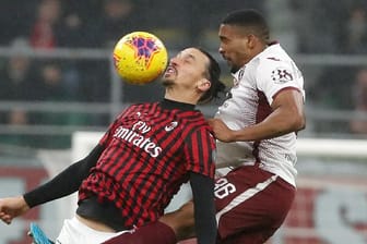 Zlatan Ibrahimovic (l) feierte mit Milan einen Heimsieg gegen den FC Turin.