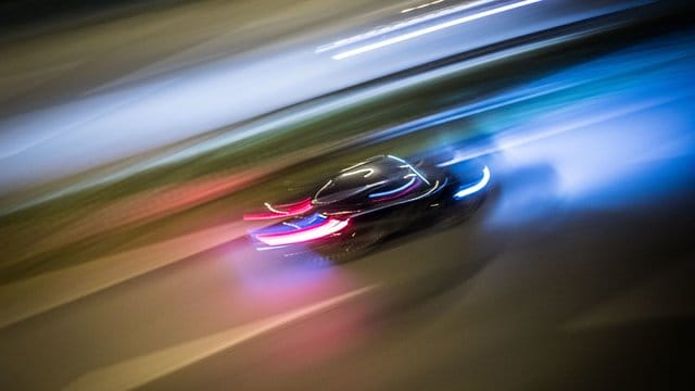Auch auf Autobahnen ohne streckenbezogenes Tempolimit gilt in Deutschland Tempo 130 als Richtgeschwindigkeit. Auch auf Autobahnen ohne streckenbezogenes Tempolimit gilt in Deutschland Tempo 130 als Richtgeschwindigkeit.
