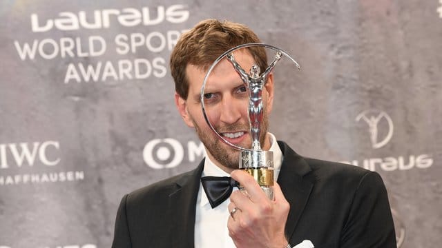 Wurde mit dem Laureus-Preis für sein Lebenswerk ausgezeichnet: Ex-NBA-Star Dirk Nowitzki. Wurde mit dem Laureus-Preis für sein Lebenswerk ausgezeichnet: Ex-NBA-Star Dirk Nowitzki.