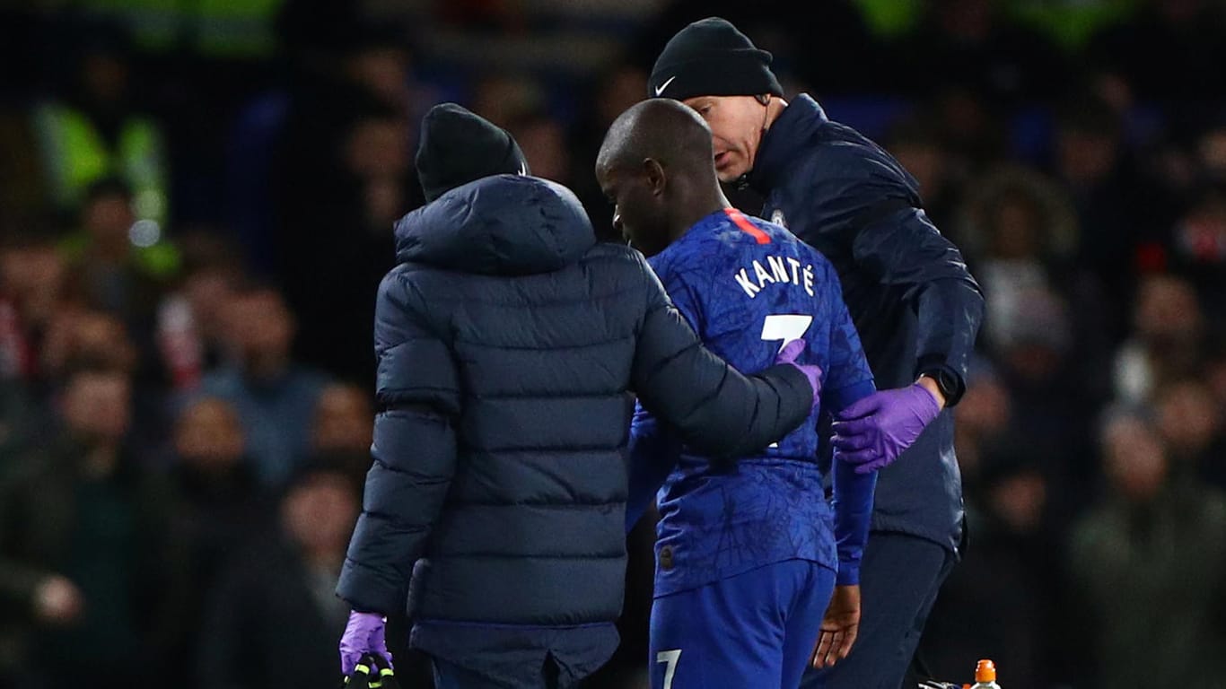 N'Golo Kanté (m.): Der Chelsea-Star musste gegen Manchester United früh ausgewechselt worden.