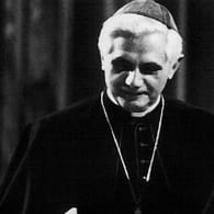 Joseph Ratzinger als Erzbischof von München im Jahr 1983: Ein Vertrauter des späteren Papstes leitete gemeinsam mit dem Verurteilten eine Gemeinde.