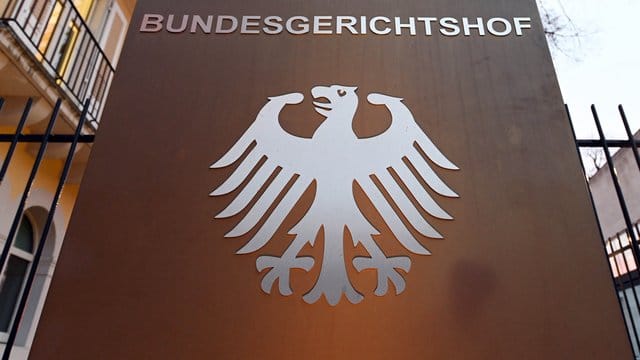 Laut eines BGH-Urteils darf ein Patient nur dann gegen seinen Willen zwangsbehandelt werden, wenn die Methode von Experten als angemessen bewertet wurden. Laut eines BGH-Urteils darf ein Patient nur dann gegen seinen Willen zwangsbehandelt werden, wenn die Methode von Experten als angemessen bewertet wurden.