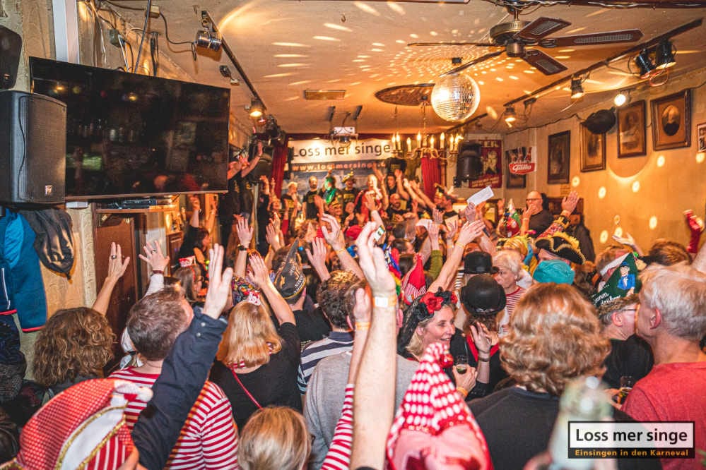 Einstimmen auf Karneval: "Loss mer singe" ist in Köln zur Kult-Veranstaltung geworden.