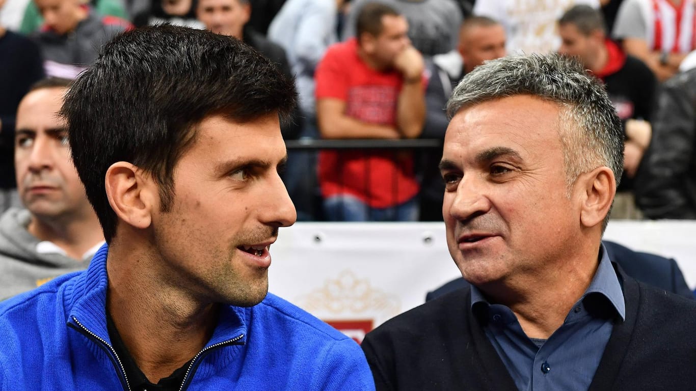 Novak Djokovic (li.) mit seinem Vater Srdjan (re.) im Jahr 2017.