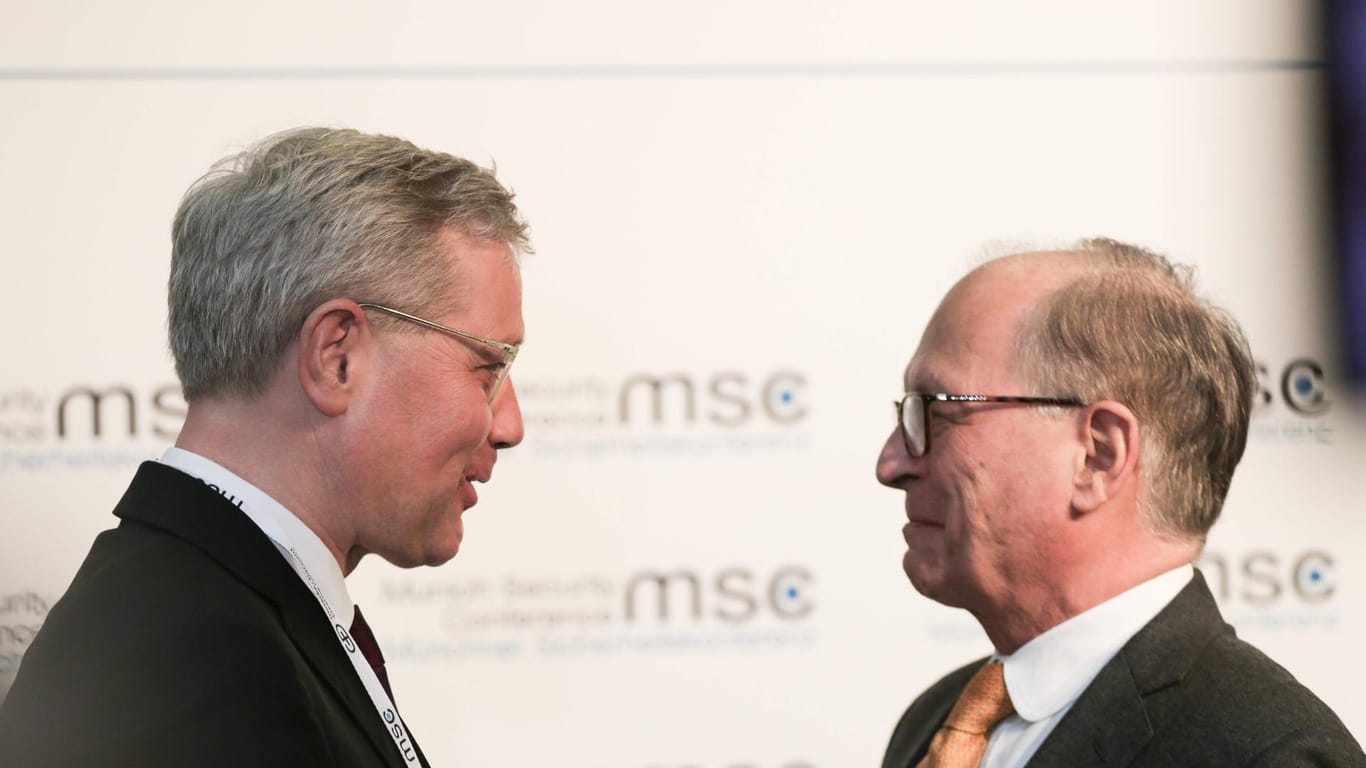 Norbert Röttgen (l.) und der Chef der Münchner Sicherheitskonferenz, Wolfgang Ischinger: Röttgen hat sich in den vergangenen Jahren einen Namen als Außenpolitiker gemacht.
