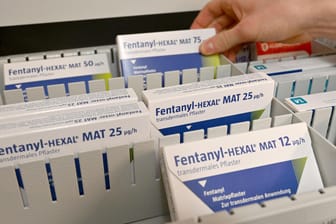 Fentanyl: Das Schmerzmittel wird in der Therapie als Pflaster genutzt. In der Drogenszene wird der Wirkstoff missbraucht.