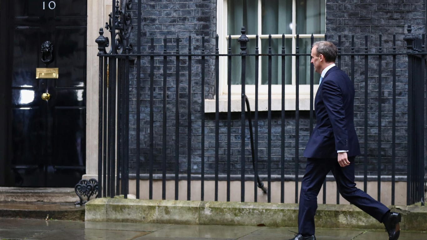 10 Downing Street in London: Im Amtssitz der britischen Regierung gibt es Ärger über einen Politikberater, der sich frauenverachtend und rassistisch geäußert haben soll.