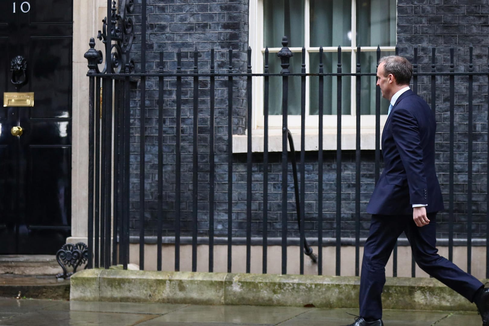 10 Downing Street in London: Im Amtssitz der britischen Regierung gibt es Ärger über einen Politikberater, der sich frauenverachtend und rassistisch geäußert haben soll.