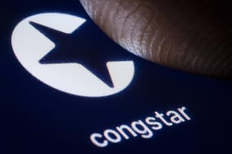 Ein Daumen auf dem Logo des Mobilfunkunternehmens Congstar: Congstar bietet nun für einige Kunden kostenlos LTE