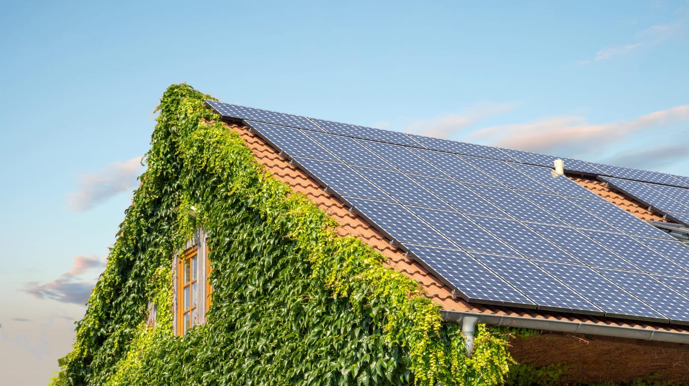 Hausdach mit Solarzellen